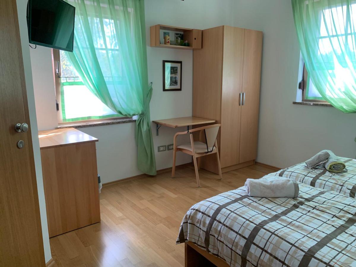 Lipizzaner Lodge Guest House Postumia Esterno foto