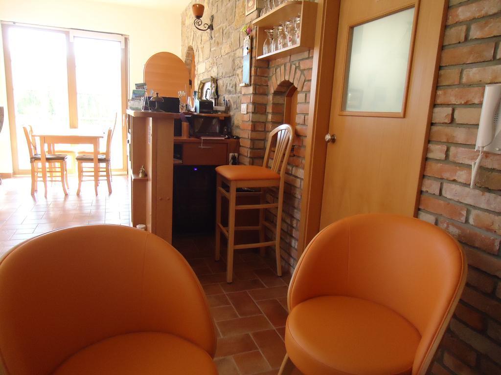 Lipizzaner Lodge Guest House Postumia Esterno foto