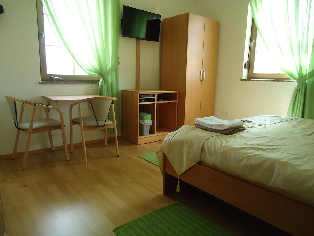 Lipizzaner Lodge Guest House Postumia Camera foto