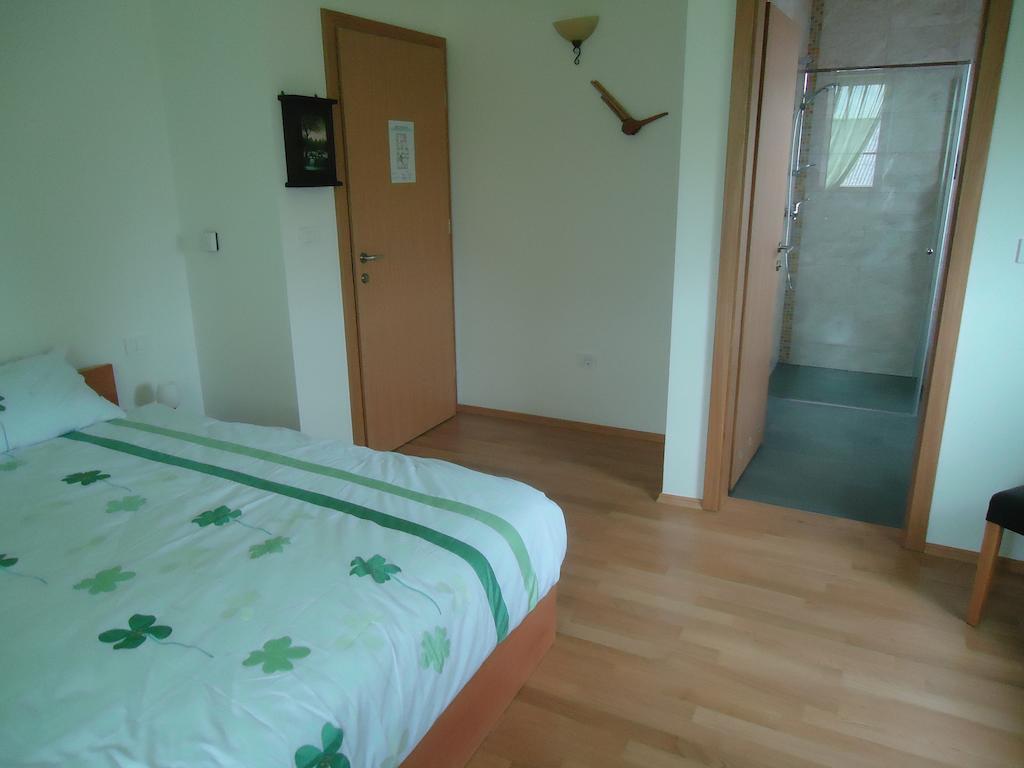 Lipizzaner Lodge Guest House Postumia Camera foto