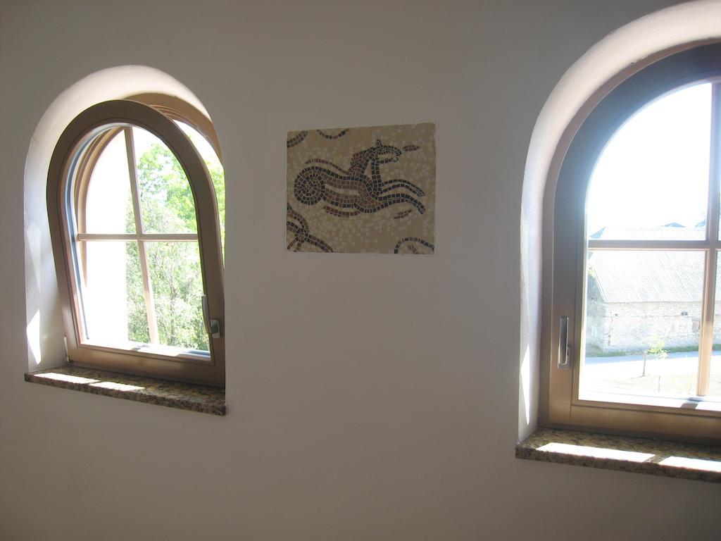Lipizzaner Lodge Guest House Postumia Esterno foto
