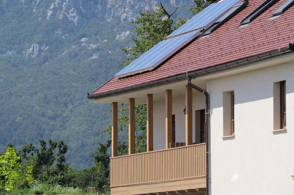 Lipizzaner Lodge Guest House Postumia Esterno foto