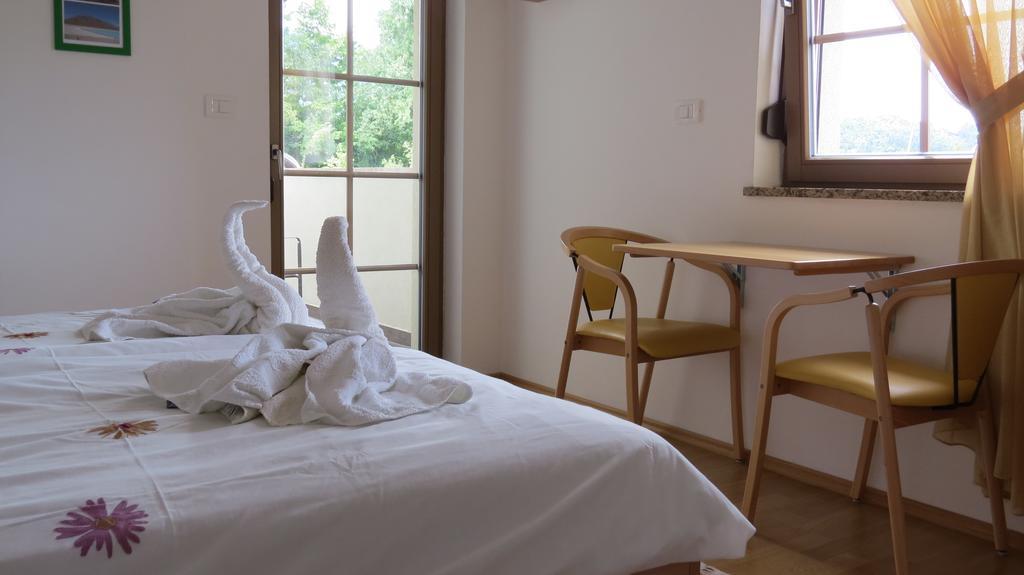 Lipizzaner Lodge Guest House Postumia Esterno foto