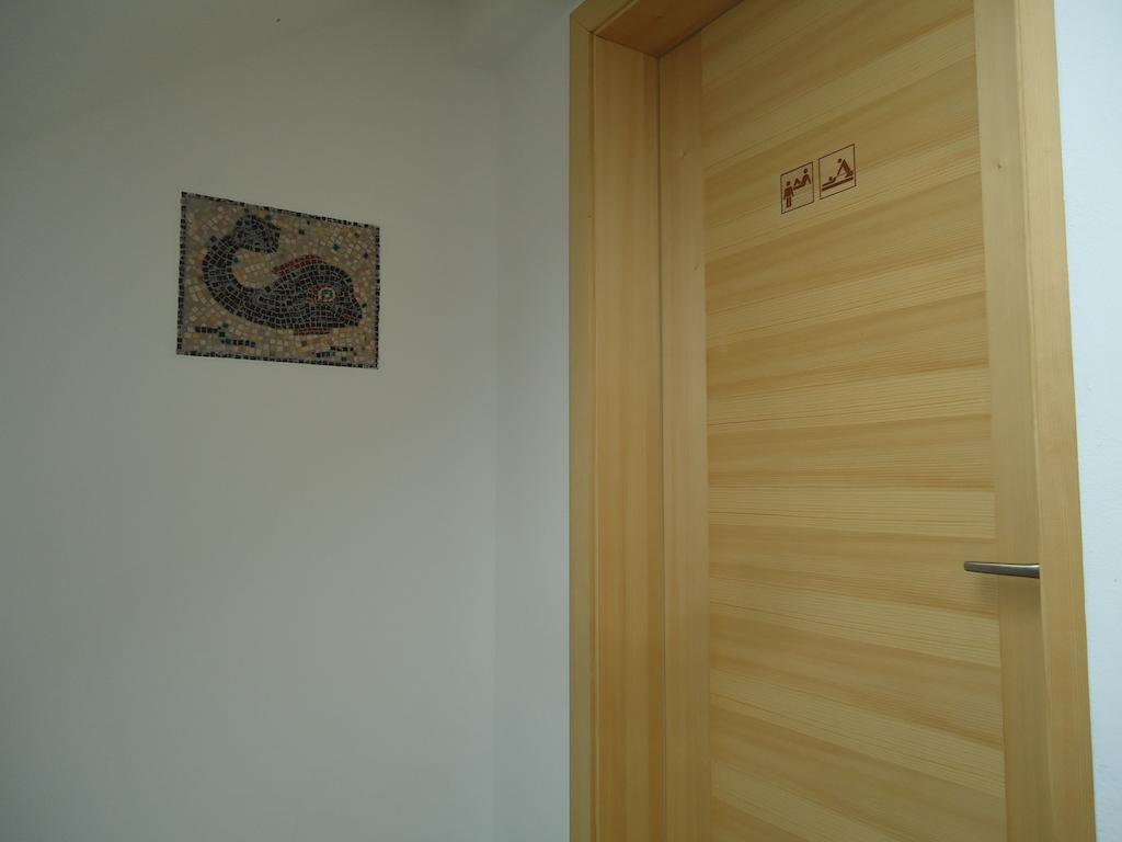 Lipizzaner Lodge Guest House Postumia Esterno foto